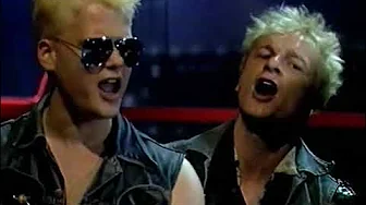 Die Toten Hosen - Im Wagen vor mir (Bessere Qualität / Better Quality) Die Toten Hosen - Im Wagen vor mir (Bessere Qualität / Better Quality)