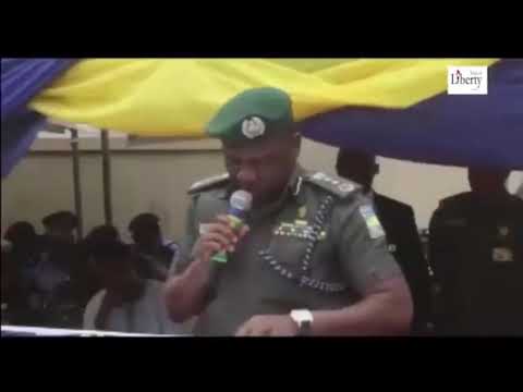 Short video clip of IGP Idris struggling to read speech in Kano