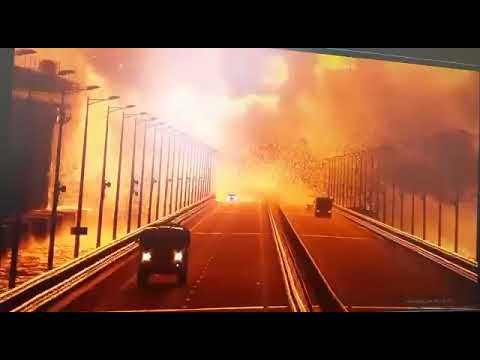 [ Ukraine War ] Security camera footage of the explosion at the Crimea Bridge