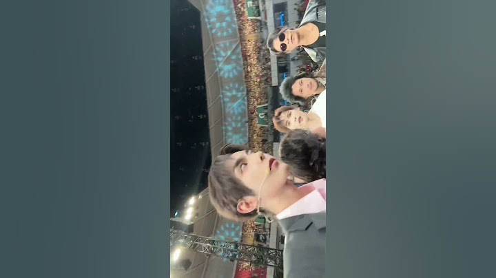 From the perspective of the live stage, let’s take a photo together! Happy New Year to everyone~