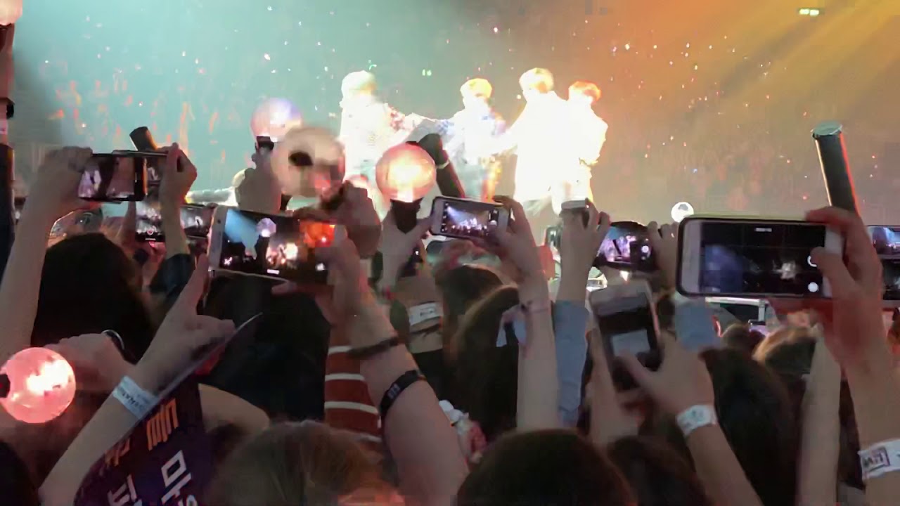 Bts Konzert Deutschland 2018 Berlin BTS in Berlin 2018: DNA - YouTube