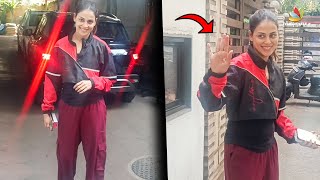 Genelia AVOIDS CAMERA due to THIS! 😱 | Unexpected Reaction