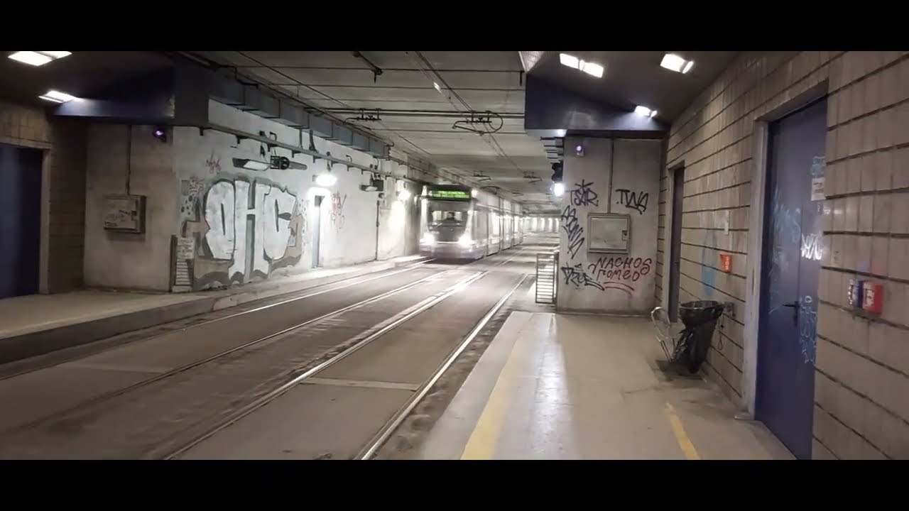 Tram alla fermata sotterranea di Torino Stura. Trams at underground stop of Torino Stura.