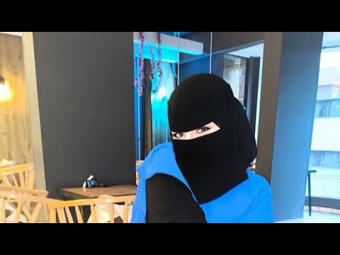 وإنما الناس بحاࢪ فلا تحڪم أعماقهم وأنت لا تࢪى إلا شواطئهم