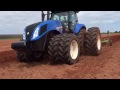 Trator T8.385 New Holland com arado de aivecas