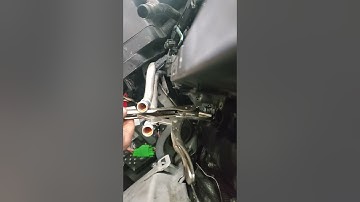 2012 Land Rover Fuel injector removal.