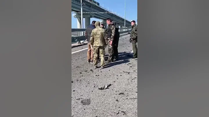 Russian military surveys damage after explosion damages key bridge to Crimea - DayDayNews