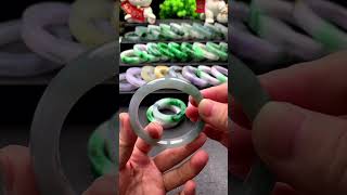 翡翠 翡翠直播，走進翡翠源頭，美鐲觸手可得，直播間高性價比毛坯手鐲正在定製中。6月9日晚班主播阿輝。#翡翠直播 #翡翠手鐲 #緬甸翡翠 #珠寶首飾 微信/Line：yushifc899