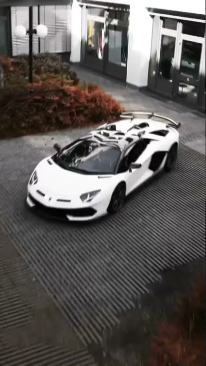 White Lamborghini Aventador SVJ Roadster