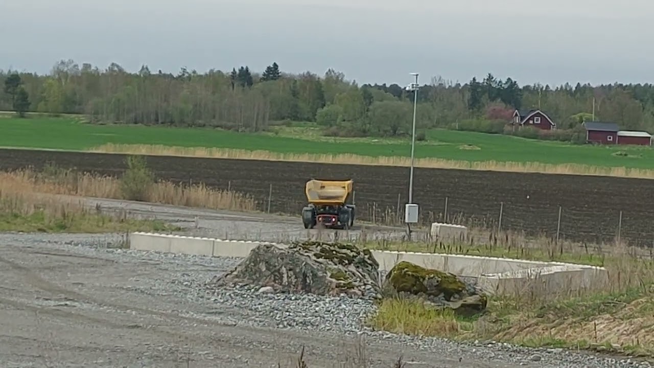 Automatic truck no driver #viralvideo #volvo #excavator #indvspak #accidentnews 