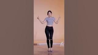 Khi thế giới nhảy nhạc Việt SEE TÌNH -  “Ting Ting Tang Tang” dance. Chill out! 틱톡/ 유행하는 띵띵땅땅 뮤직비디오