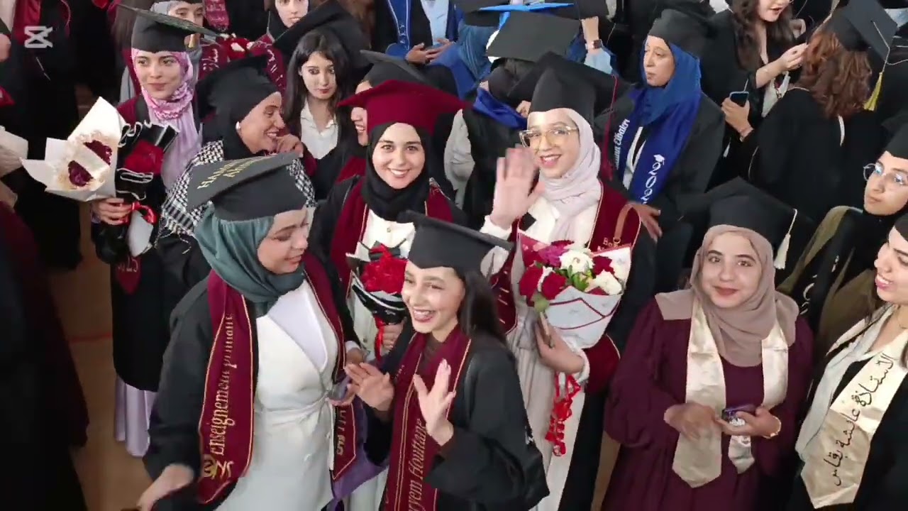 فيديو يبحث عنه طلبة جامعة مولاي إسماعيل، خلية نحل، أفواج من الطلبة الخريجين، يخلقون الحدث بامتياز#