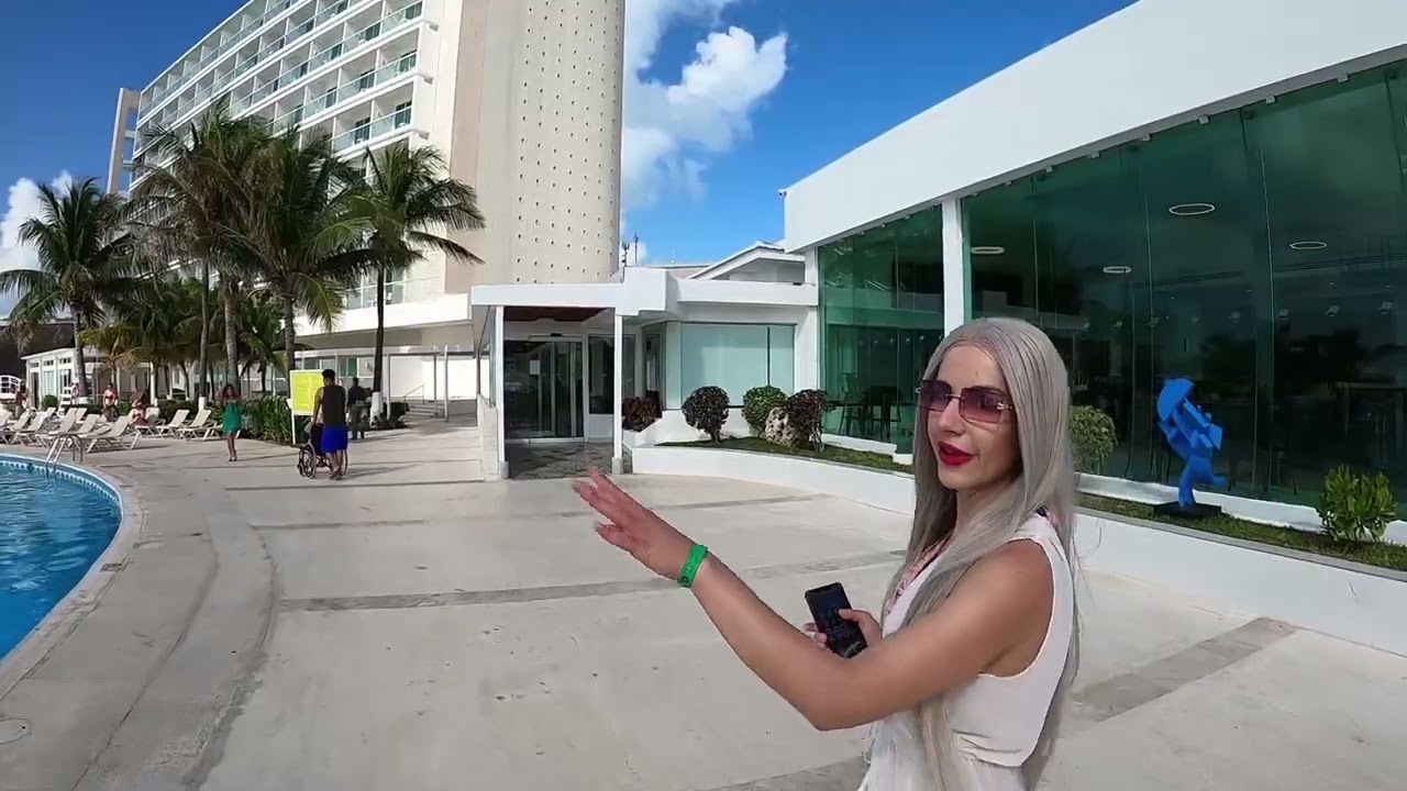 Krystal hotel Cancun review and tour