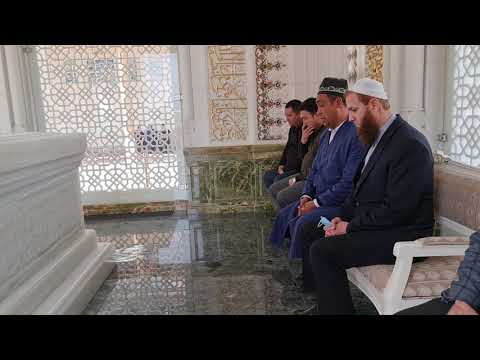 Dr. Ali is visiting the late Uzbek President in Samarkan بزيارة الرئيس الأوزبكي الراحل في سمرقند
