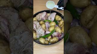 طريقة مختلفة لإعداد الدجاج مع البطاطا بقشرتها A different way to prepare chicken w’ skin-on potatoes