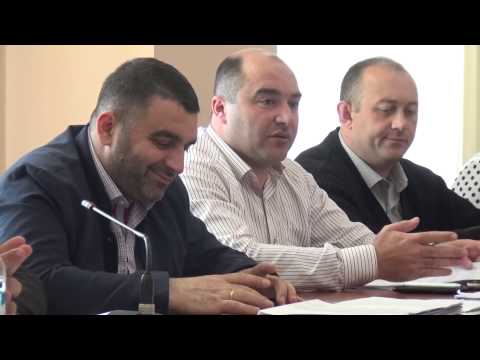 გორის მუნიციპალიტეტის საკრებულოს სხდომა ხმაურის ფონზე მიმდინარეობდა