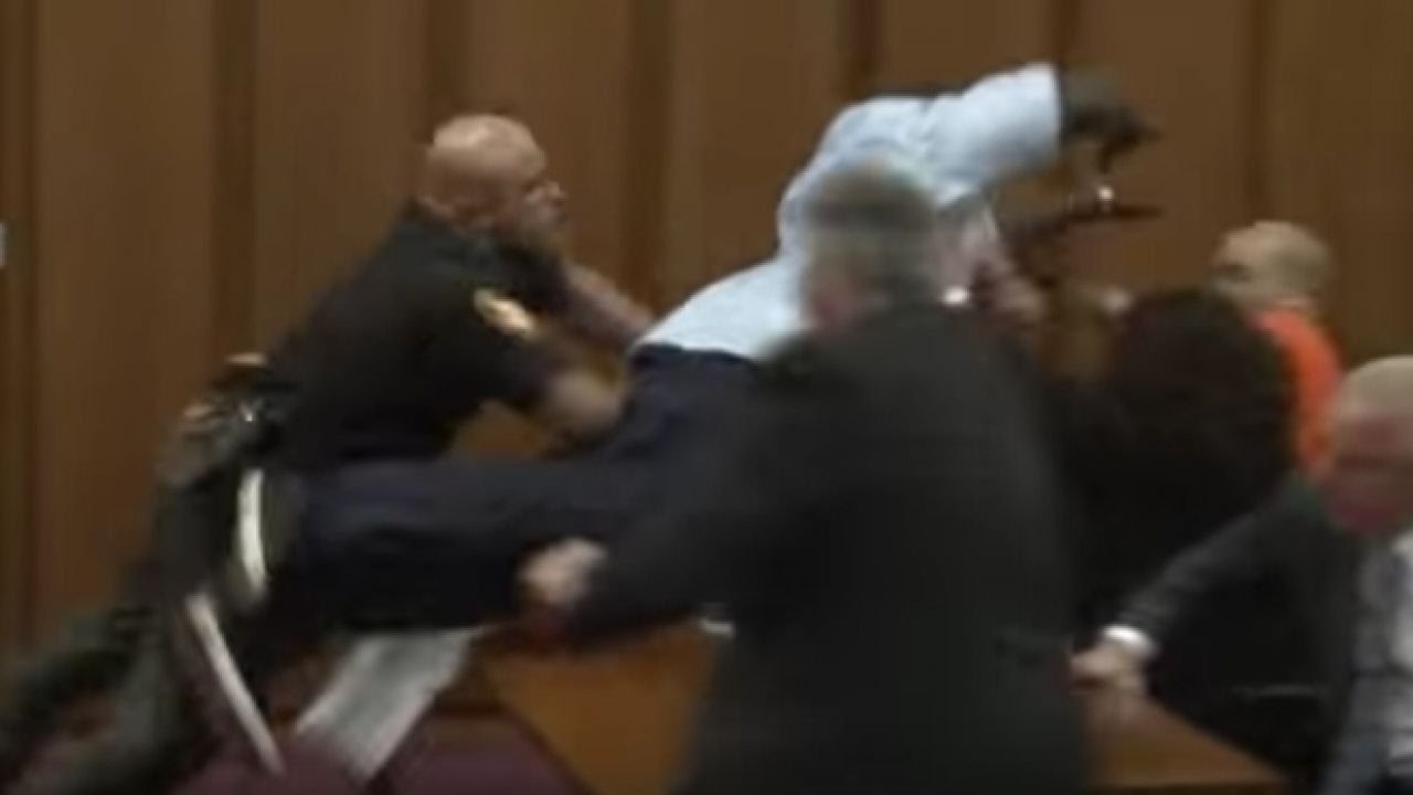 Image of an Angry judge yelling at a defendant. Вопросы отцу на суде