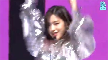 itzy - dalla dalla but everytime they speaking in english it gets faster