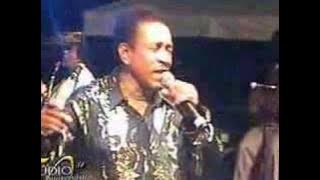 Derrick Harriot - Walk the streets (live)