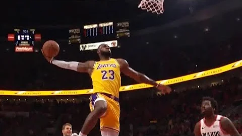 LeBron James' epic back-to-back dunks - first points as a Laker! (4 dunks in a row) - DayDayNews