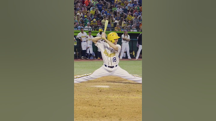 Player Does Full SPLIT During at Bat