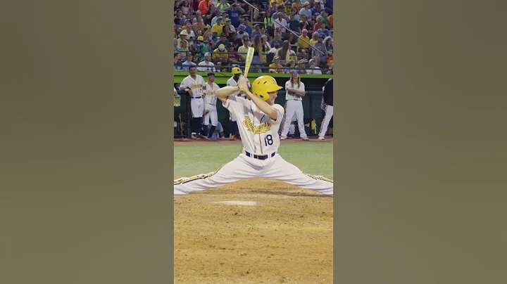 Player Does Full SPLIT During at Bat - DayDayNews