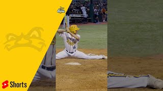 Player Does Full SPLIT During at Bat screenshot 1