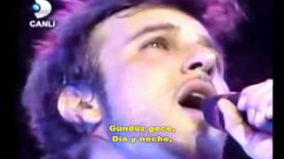 Tarkan - Uzun İnce Bir Yoldayım [Live] | SUBTITULOS ESPAÑOL + LETRA Resimi