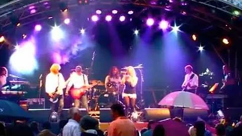 Hayley Wilkinson - "PROUD MARY" (Live)