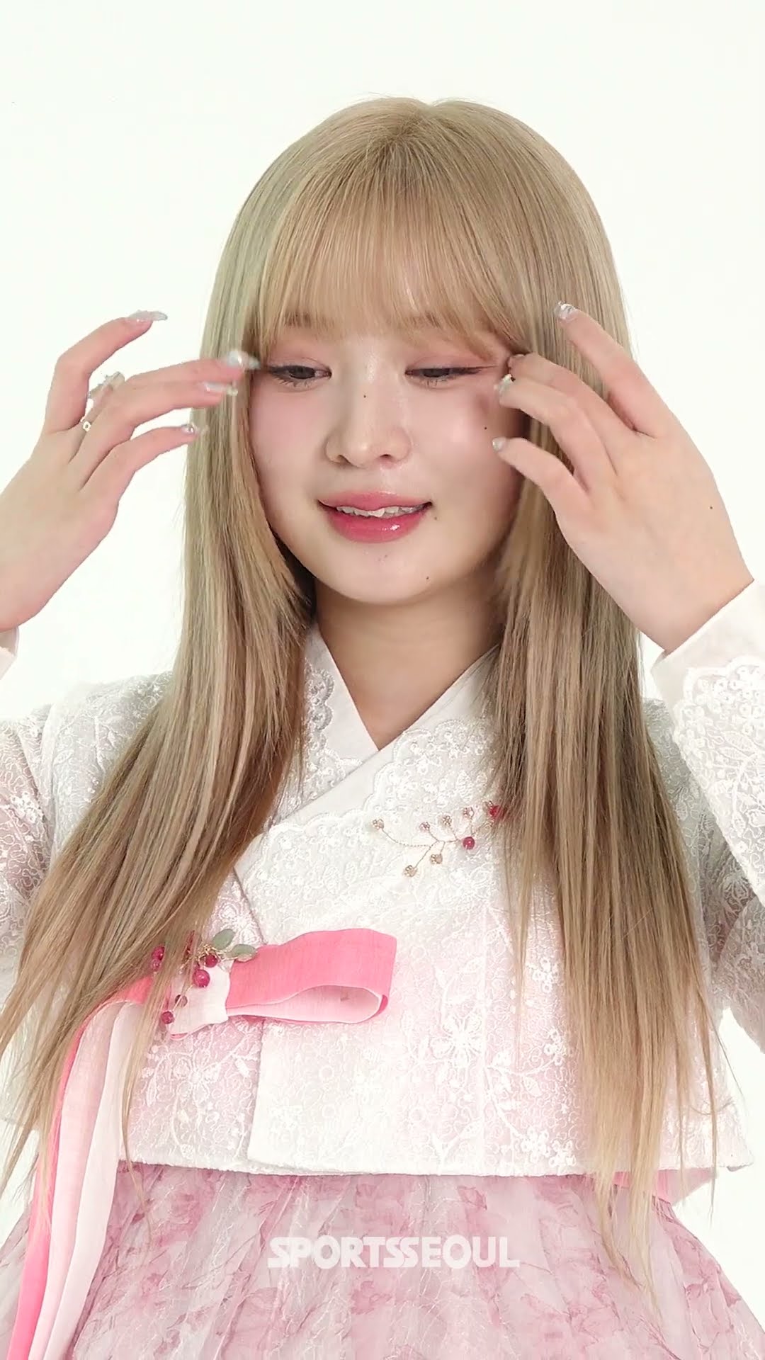 빌리 하루나, 귀여운 한복 자태