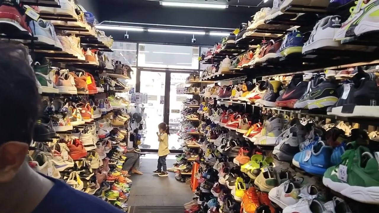 WELCOME TO BOBA BUNDLE at WANGSA MAJU, KL. All types of shoes available.REASONABLE PRICE.❤️🌞💯👌🌈✅🎗️👍😀