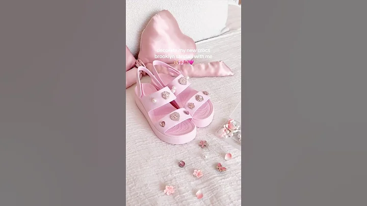 styling my new summer crocs brooklyn 🌸🎀🩷 #crocs