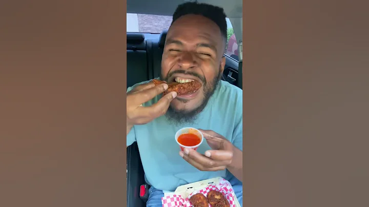 INSANE‼️🤯 FRIED‼️😧 Mac & Cheese Burger (HUGE‼️) #fyp #entertainment #shorts #foodreview