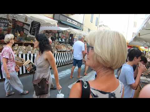 Grootste streekmarkt van de Provence in Vaison la Romaine
