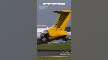 Dramatic Landing McDonnell Douglas MD-83 #shorts