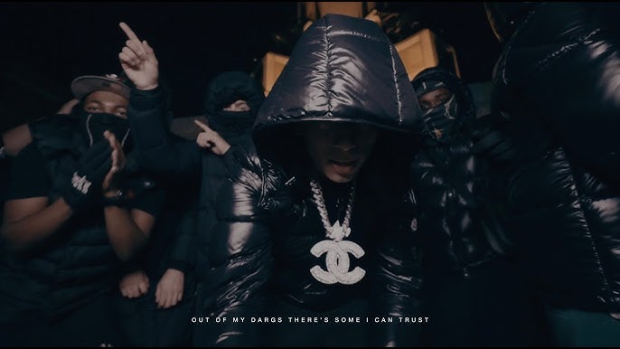 Anyone know where central cee got this beanie / scarf in the obsessed with  you video? : r/findfashion