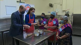 Le prince William et Kate Middleton cuisinent avec la communauté Sikh
