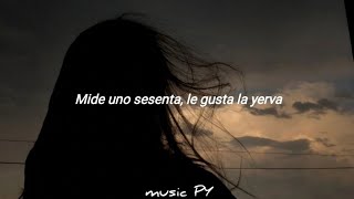 mide 1.60 le gusta la hierba (Letra/Lyrics)