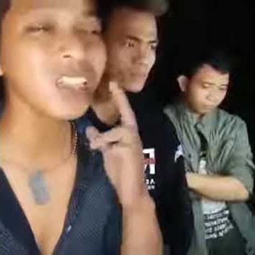 seharusnya aku! Ngakak abiss😂