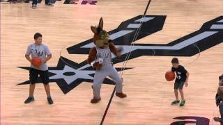Video thumbnail of "Soldier Surprises Sons at Spurs Game"