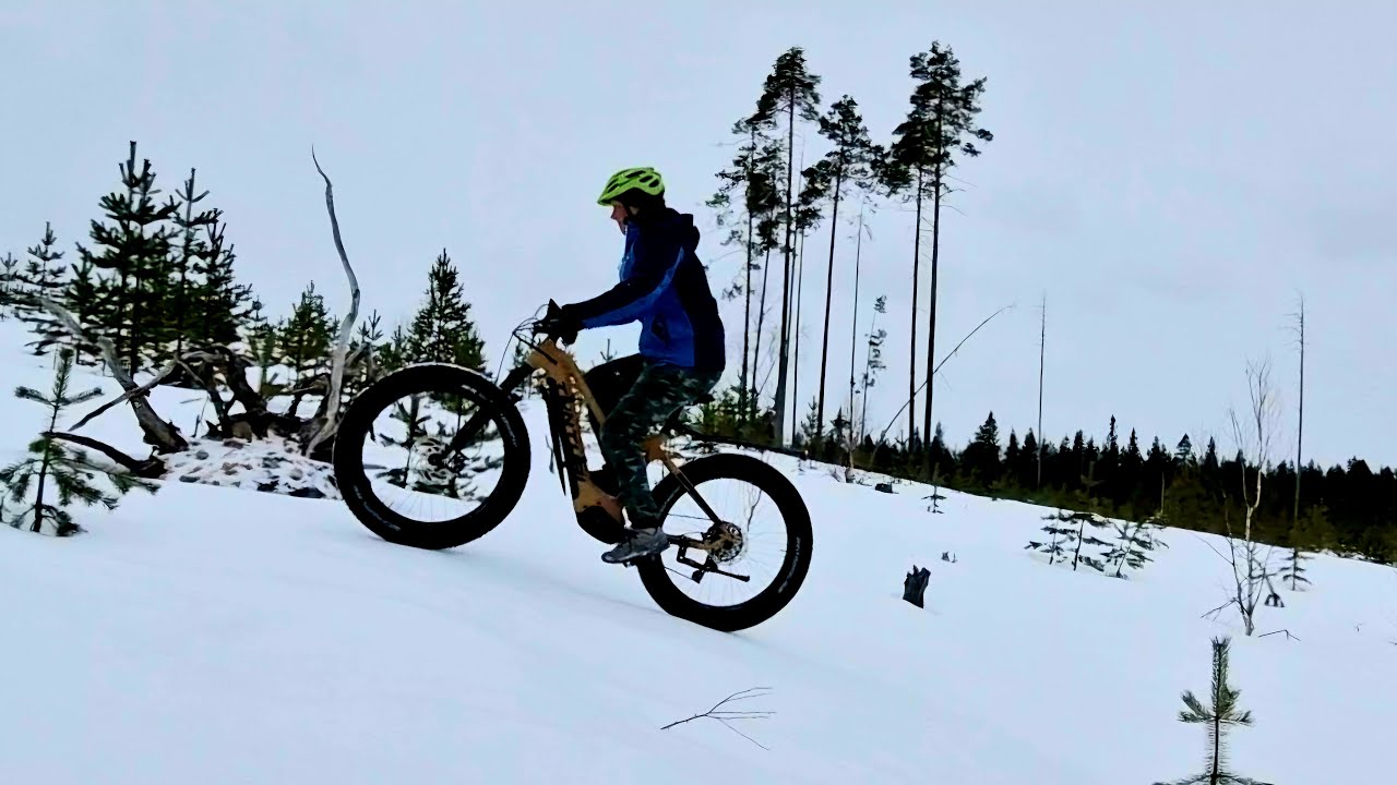 Läskipyöräilyä hangella - Tunturi eMAX EB-F600