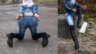 Distressed Miss Capri Jeans