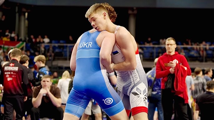 Odamlar yalangoch yuradigan plyajning nomi nima?