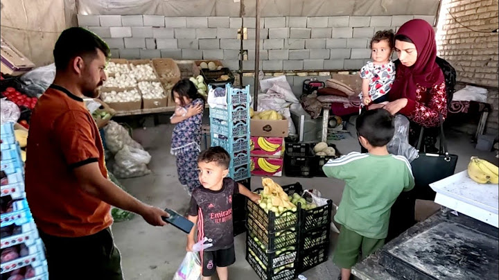 A Alone mother with four children.The children returned home again.