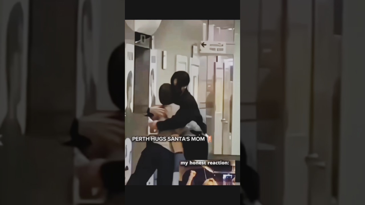 Perth hugs Santa's Mom😍🫂