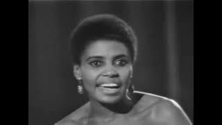 Miriam Makeba - Qongqothwane The Click Song Live, 1963