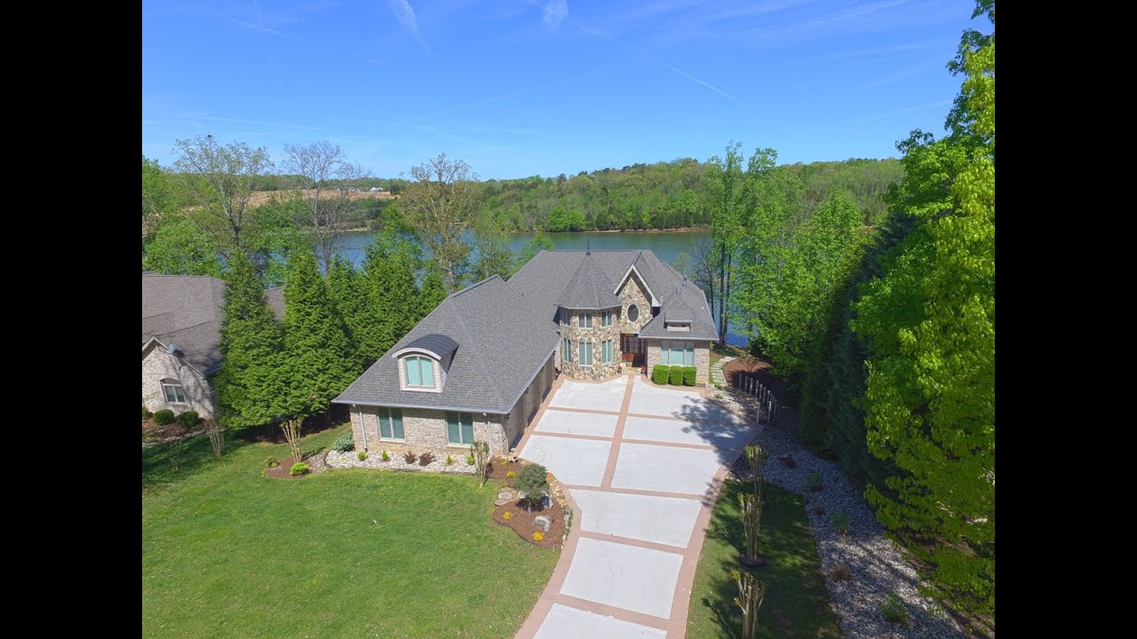 Top quality Tellico Lake waterfront home for sale at 169 Golvanyi Trl