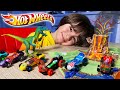 DESAFIO Dani y Evan SALTOS entre VOLCANES y dinosaurios con SPEED WINDERS HOT WHEELS