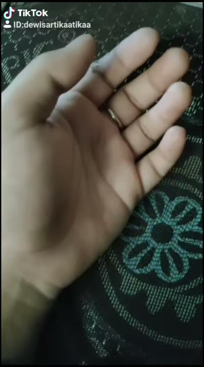 Story WA Galau nampak telapak tangan dan jari doang By Dewi Sartika