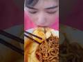  اكل البيض المسلوق بالنودلز الكوري بسرعه